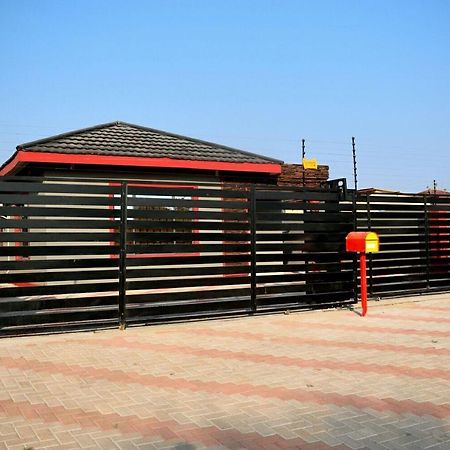 Mathlyn Guesthouse 가보로네 외부 사진